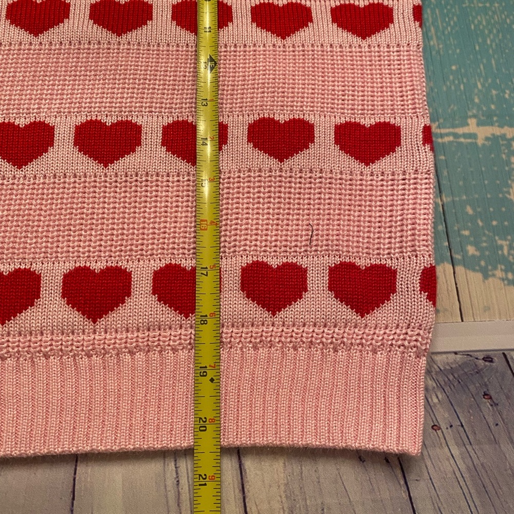 Pink Heart 🩷 Pattern Sweater - Picture 8 of 9